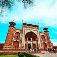 The Grand Entrance: Darwaza-i-Rauza