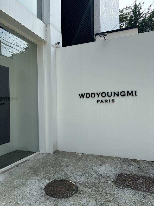 우영미 브랜드 감성이 담겨있는 리뉴얼 된 맨메이드 도산 카페!🕸️