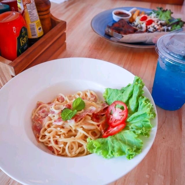 ที่นี่อัมพวาคาเฟ่