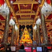 วัดพระศรีรัตนมหาธาตุ  สักการะพระพุทธชินราช