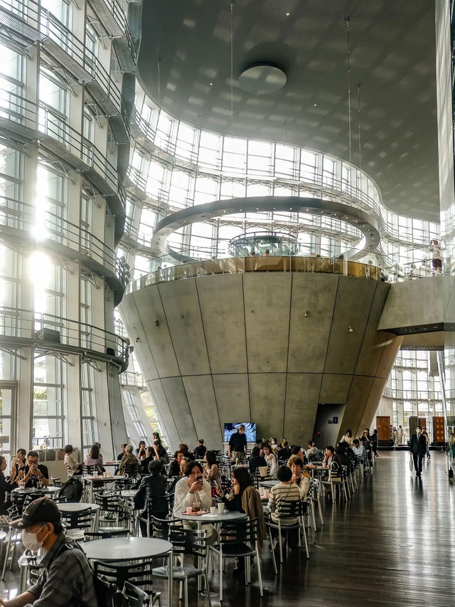 พาชมสถาปัตสวยๆที่ The National Art Center Tokyo🎌