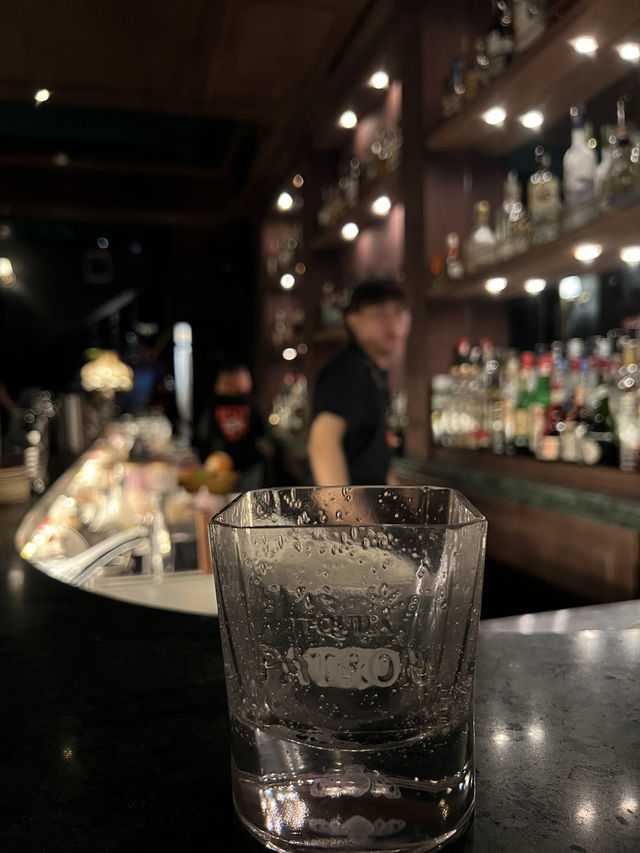 A chilling cocktail bar in Saigon🍹