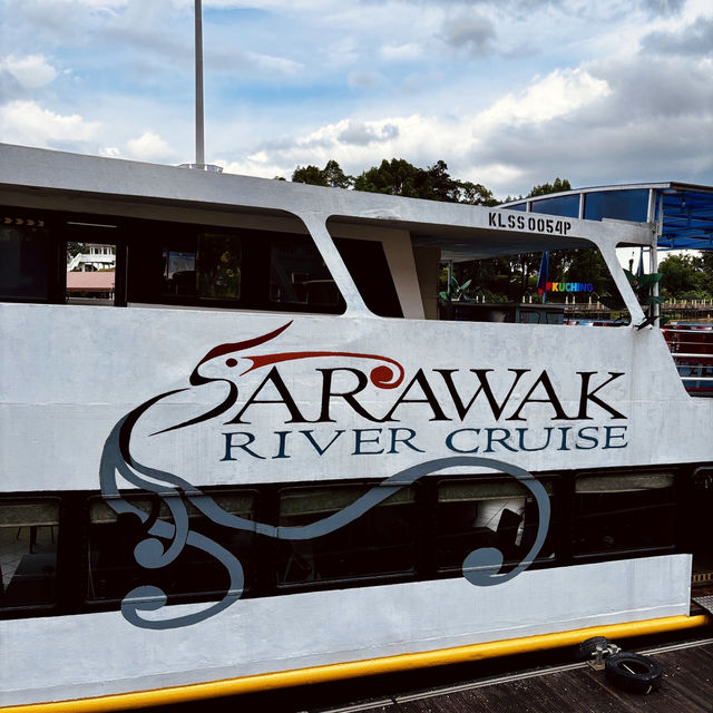 "Scenic Sarawak River Cruise: Explore Kuching's Waterfront and Historic Landmarks"