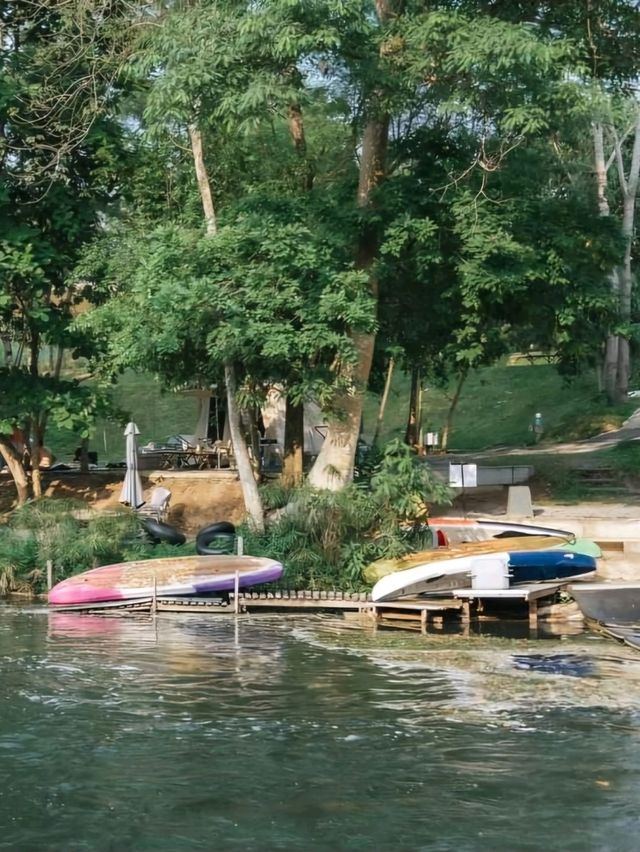 ปลาวาฬหลงทาง CAMP & CAFE' 