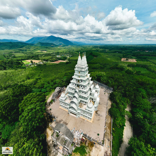 พระธาตุจุฬามณีฉัพพรรณรังษีเจดีย์แก้ว