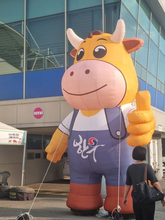 오토바이 타고 도착한 축제의 현장