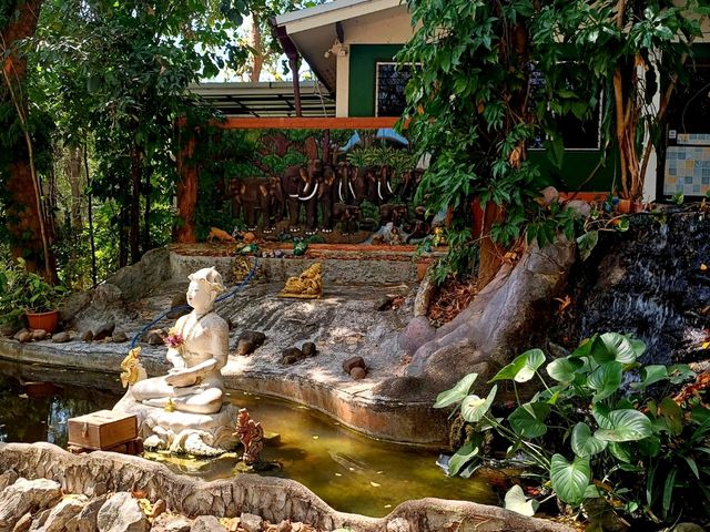 清邁烏懞寺:泰國最神秘的森林隧道寺廟