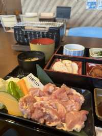 【福岡ランチ】はかた地鶏や宮崎日南鶏をテーブルで炭焼き焼きで食べられるお店🐓