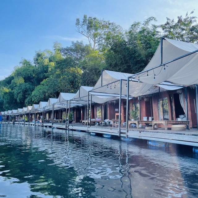 M&R Houseเรือแพริมน้ำสุดปังวิวสวย น้องหมาเข้าพักได้