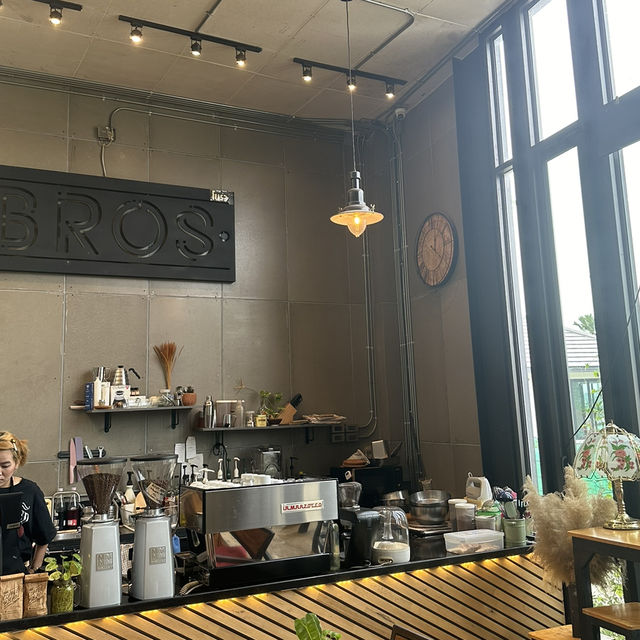 B R O S CAFE BOWIN 