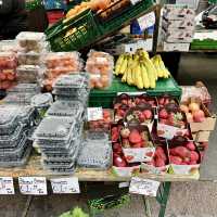 Experience Local Life at the Albert Cuyp Market 🇳🇱