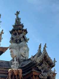 ชมปราสาทไม้ที่งดงามที่สุดในพัทยา