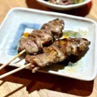 【大阪・梅田】焼鳥や炭焼きが旨いレトロな居酒屋「純酒場 オキタヤ 梅田店」