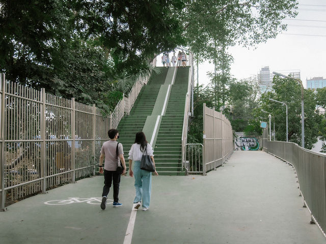 สะพานเขียว หน้าสวนลุม
