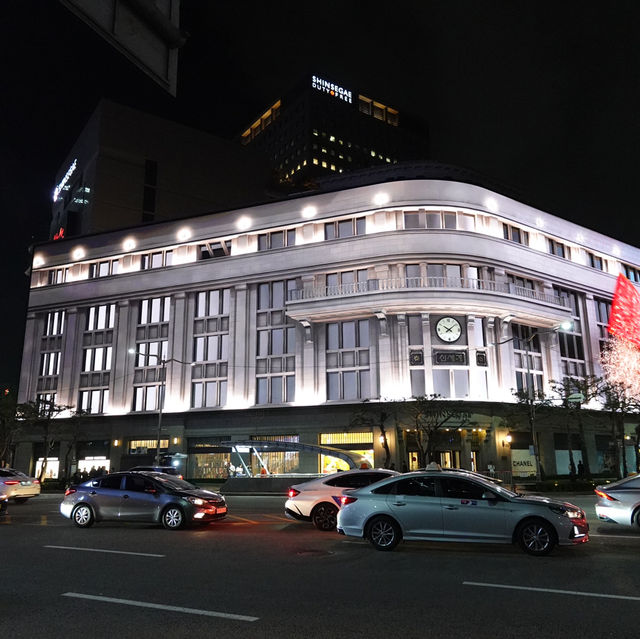 연말 분위기 가득한 명동 신세계본점 크리스마스 미디어파사드🎄