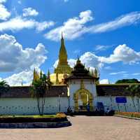 พระธาตุหลวงที่สวย/สำคัญของ สปป.ลาวอายุกว่า 2000 ปี