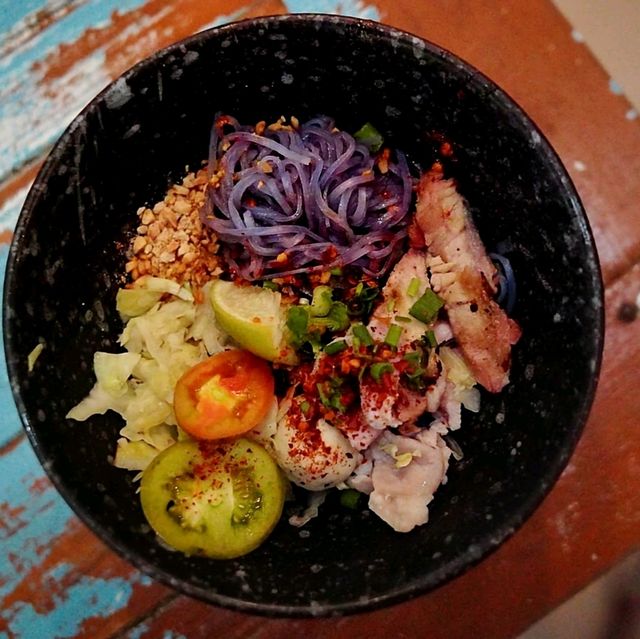 泰國清邁_ก๋วยเตี๋ยวอัญชัน Anchan Noodle_蝶豆花冬蔭乾麵
