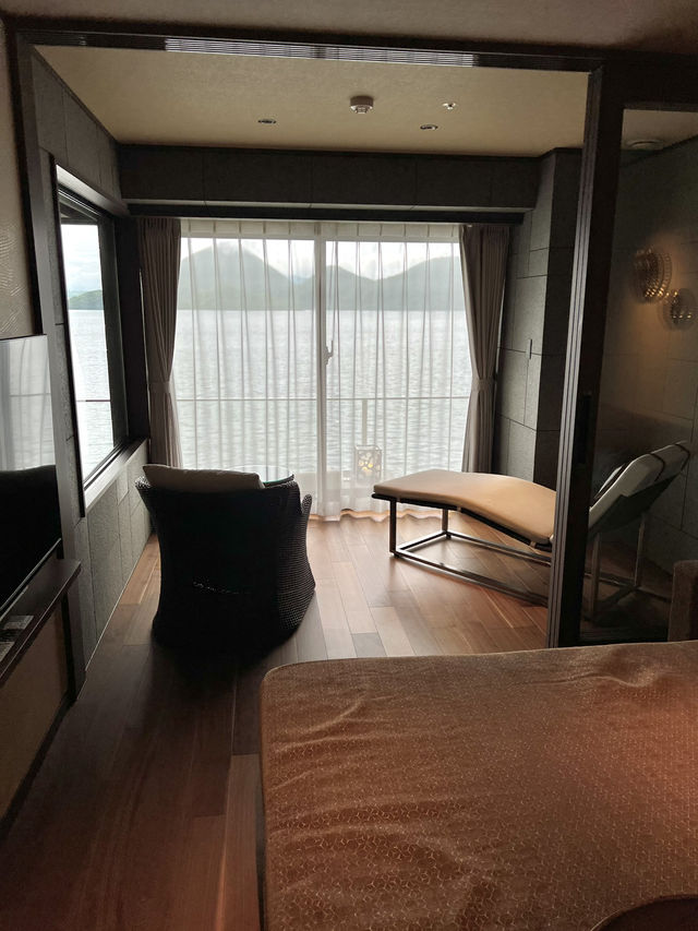 Lake Toya Hot Spring🦢