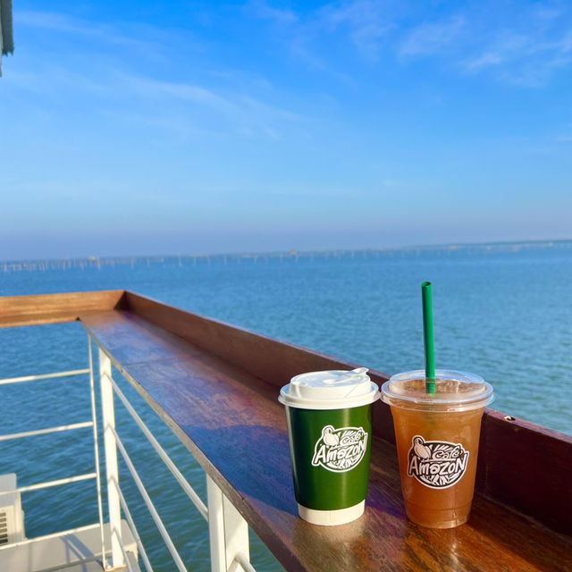 Café Amazon กลางทะเลชลบุรี