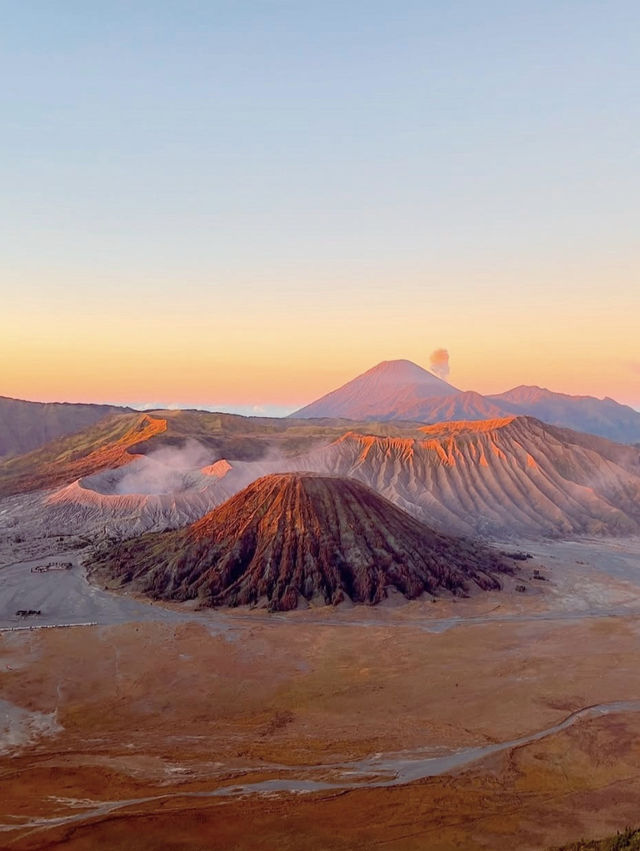 JOURNEY TO THE CLOUDS | EXPLORING THE WONDERS OF MOUNT BROMO