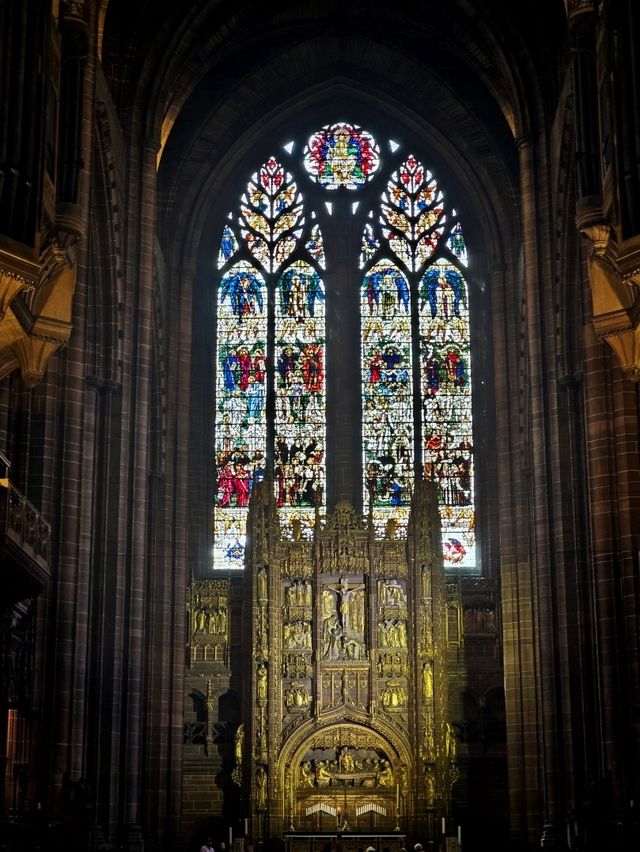 Liverpool Cathedral โบสถ์ที่ใหญ่ที่สุดของเมือง 💒