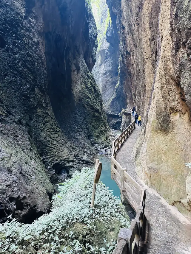 Tourist Attractions Near Tianmen Sky Bridge Park - Chongqing