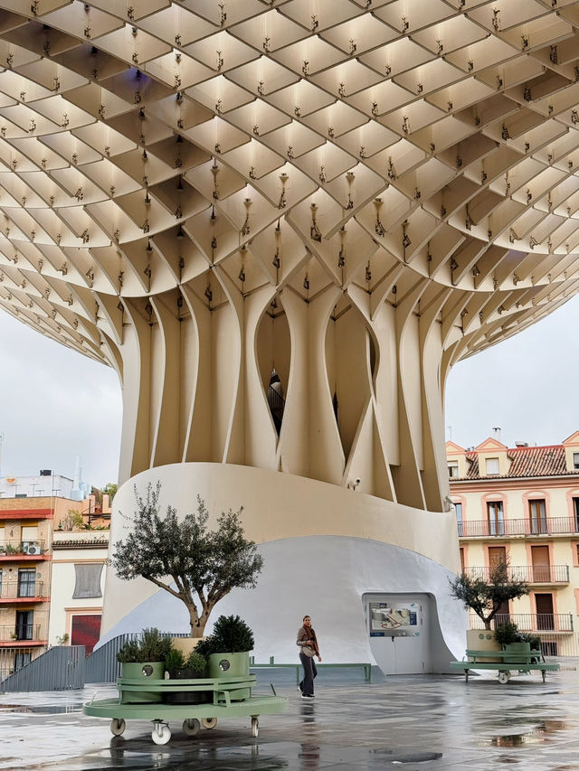 Such a stylish wavy viewing deck in the middle of Seville old town!