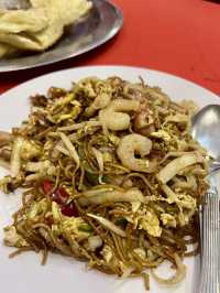 “Yau Kee’s Legendary Curry Chicken Bread: A Flavorful Feast in a Loaf!”