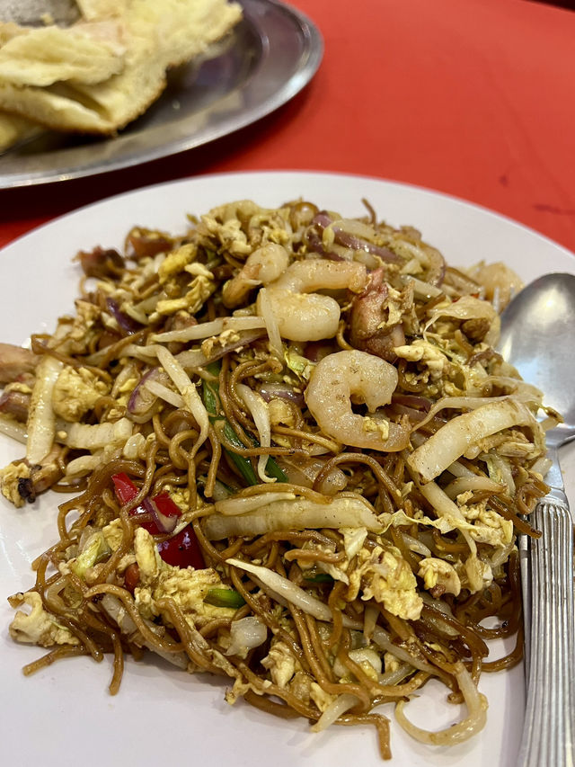 “Yau Kee’s Legendary Curry Chicken Bread: A Flavorful Feast in a Loaf!”