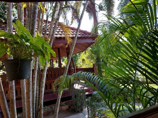 ทานอาหารเที่ยงมที่บ้านสวนเศวตกมล