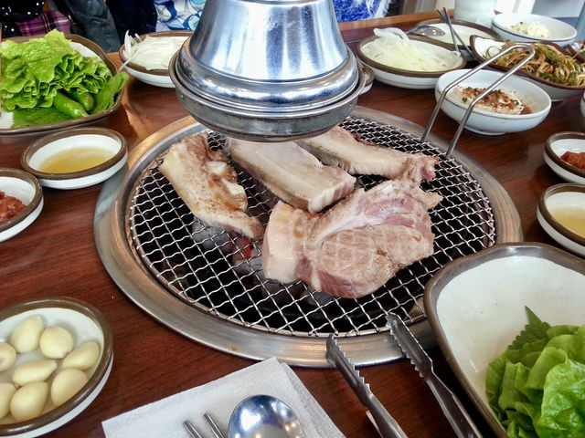 濟州必食黑豬肉｜黑豬肉一條街🐷