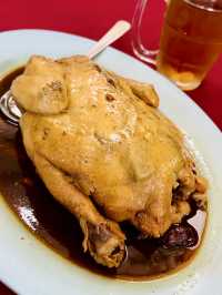“Heong Kee’s Legendary Beggar’s Chicken – A Clay-Baked Masterpiece”
