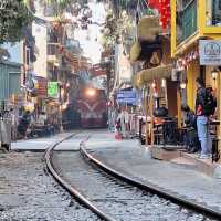 🚂 Hanoi Train Street 🚂💨
