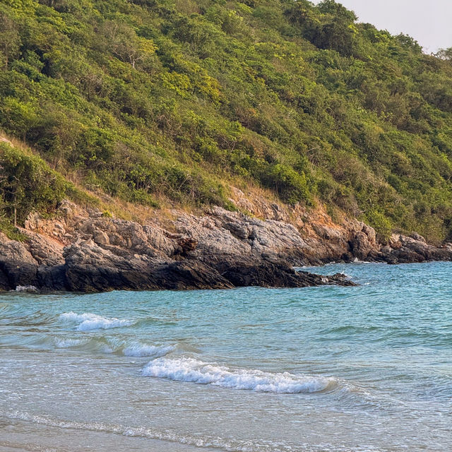 “หาดนางรอง” #สัตหีบ จุดเช็คอินชายหาดใกล้กรุงฯ 🌊🏝️