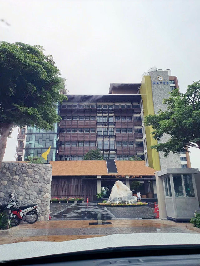 ที่พักใจกลางเมืองกาญ แช่อ่างดูวิวแม่น้ำฟินๆ