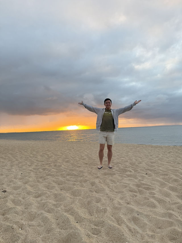 Golden Waves & Soft Sands: Chasing the Perfect Sunset at Safety Beach, Dromana