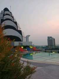 โรงแรมรีโนเวทใหม่ The Quarter Saphankhwai