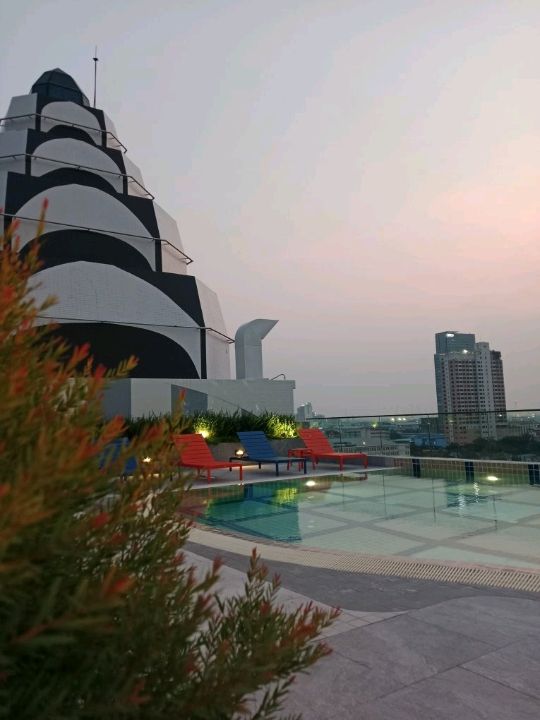 โรงแรมรีโนเวทใหม่ The Quarter Saphankhwai