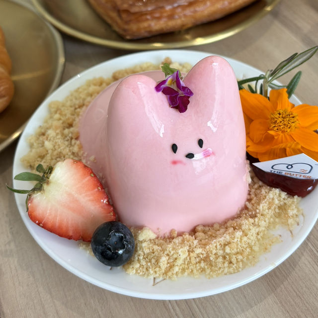 super cute dessert you might leave the cafe starving