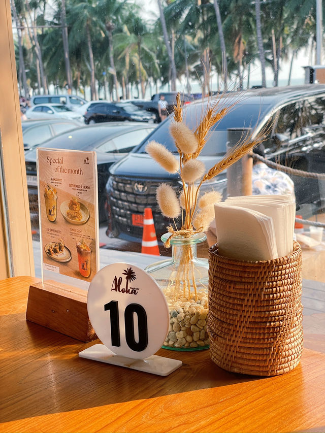 Aloha Beach Cafe ริมทะเล บรรยากาศดี 🍵