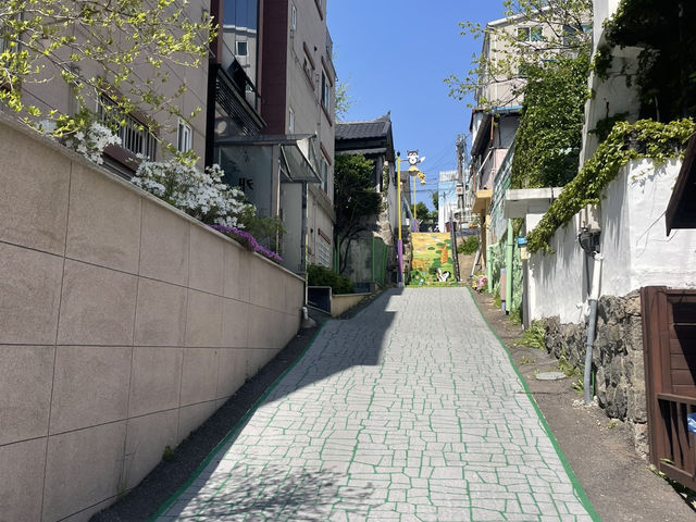 차이나타운에서 식사를 든든히하고 아이들과 동심의 인천 송월 동화마을 속으로 떠나봐요.