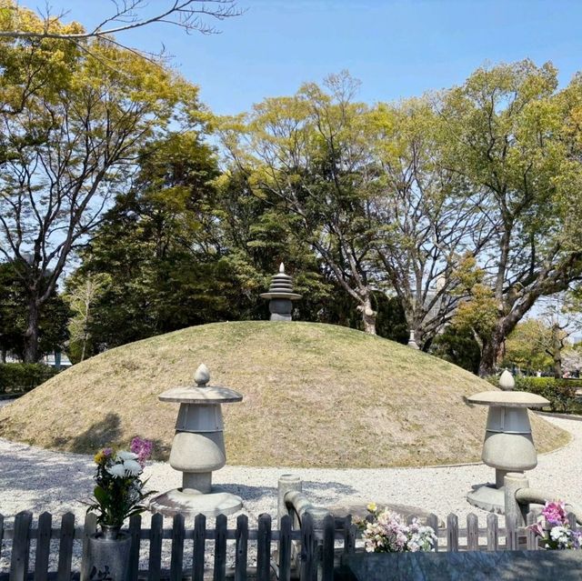 A Day in Hiroshima: History and Blossoms
