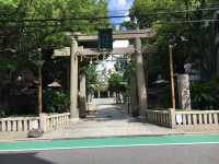 獅子大口吞厄運！難波八阪神社｜大阪市區裡的霸氣守護神 