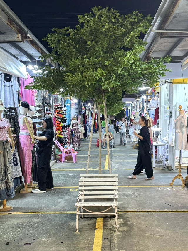 泰國必逛夜市💕席娜卡琳火車夜 拍照打卡