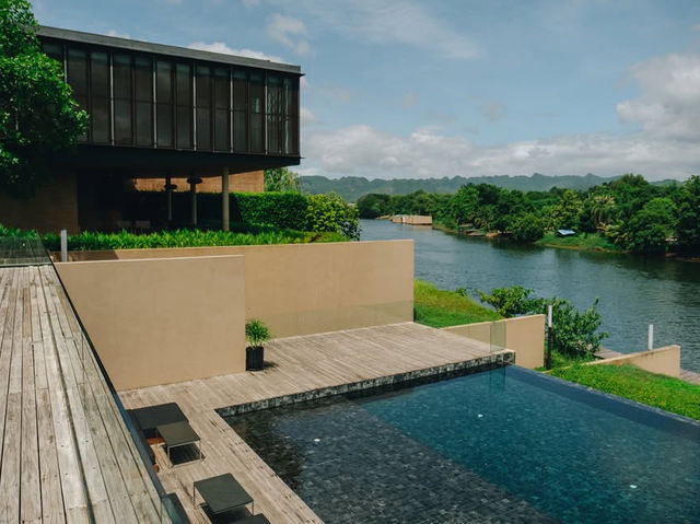 ไปพักผ่อน Pool Villa ริมแม่น้ำแควน้อยกันไหม?