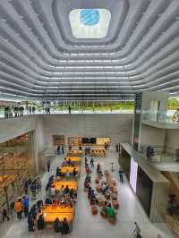 A Shiny First Bite: Malaysia’s First Apple Store Experience 🍏🇲🇾