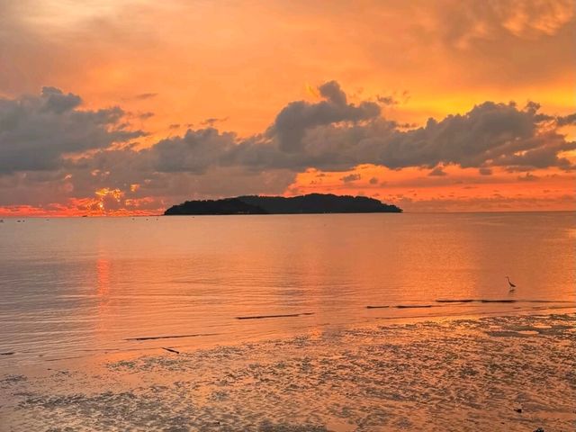 Tanjung Aru Beach: Sabah’s Golden Hour Paradise