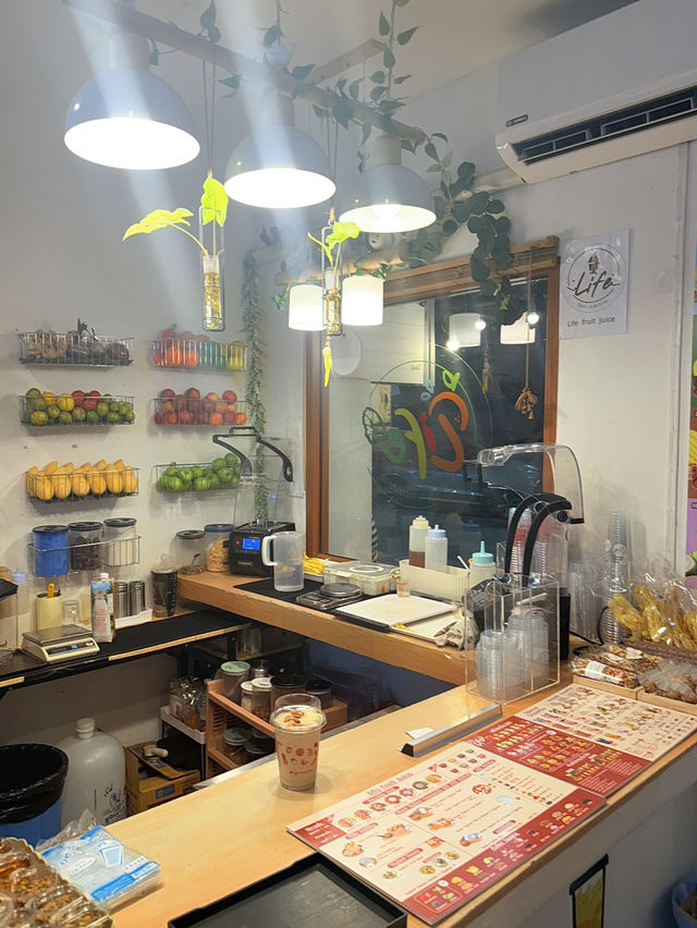 สายสุขภาพต้องชอบ! ร้าน Life Fruit Juice 🍅