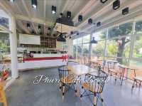 phuri cafe bowin ธีมเหมือนเป็นป่ากลางเมือง