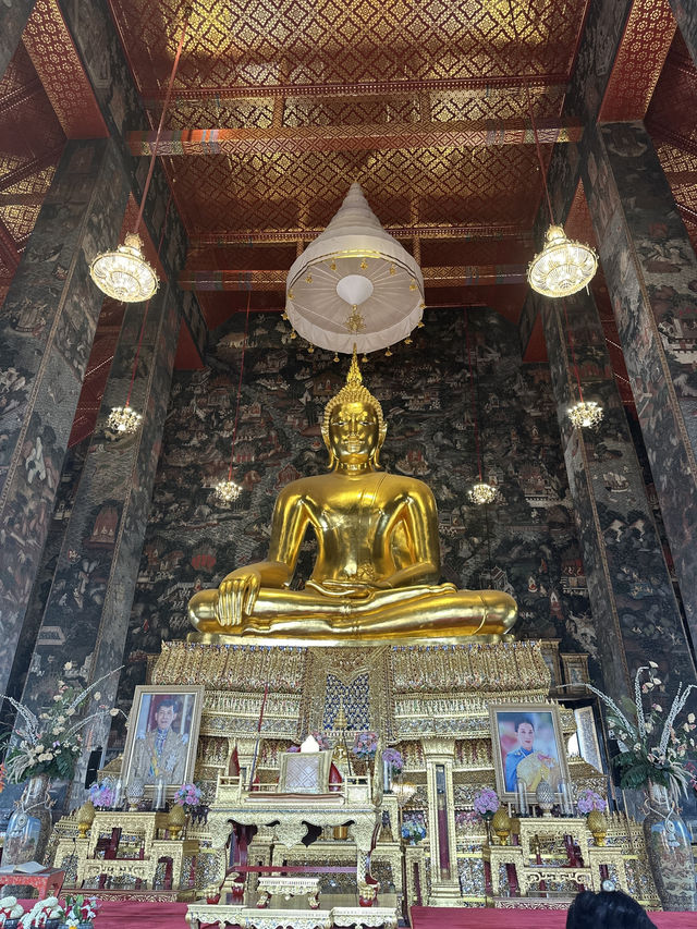 The Grandeur of Wat Suthat